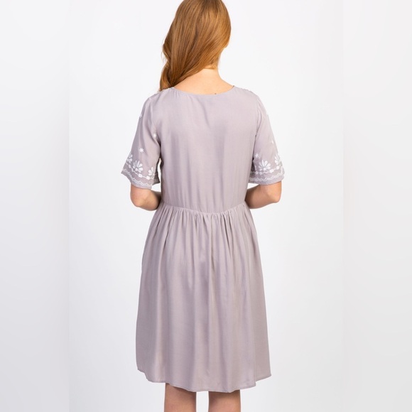 Pinkblush embroidered v neck dress with pockets nwot - Picture 2 of 5